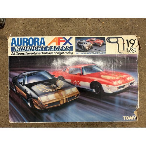 2388 - A collection of four vintage slot racing games - Aura AFX midnight racers, Formula One Tyco, AFX F1 ... 