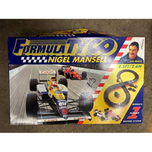 2388 - A collection of four vintage slot racing games - Aura AFX midnight racers, Formula One Tyco, AFX F1 ... 