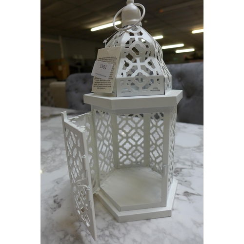 1440 - A medium cream rustic metal lantern - H31cms (64488907)