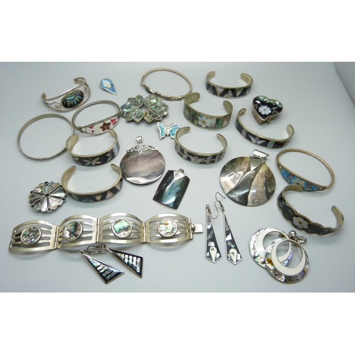 1021 - A collection of Aplaca mother of pearl and abalone jewellery