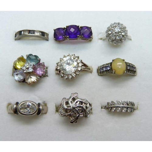 1022 - Nine silver rings, one a/f