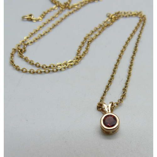 1027 - A 9ct gold chain with a garnet set pendant, 1.3g, 41cm