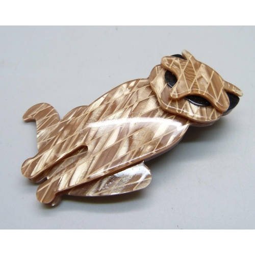 1029 - An Art Deco style lucite cat brooch