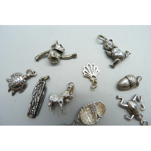 1035 - Fourteen silver charms, all test as silver, 33g