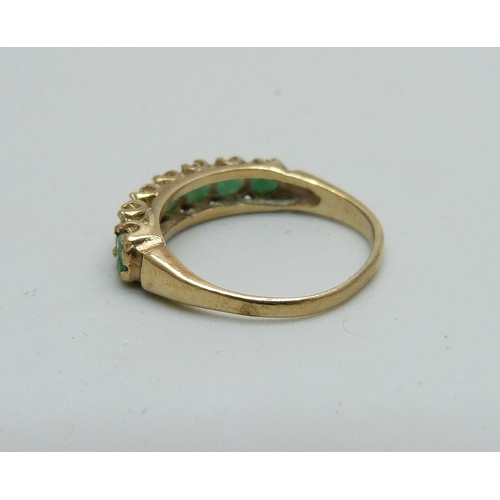 1037 - A 9ct gold and emerald ring, 1.8g, H