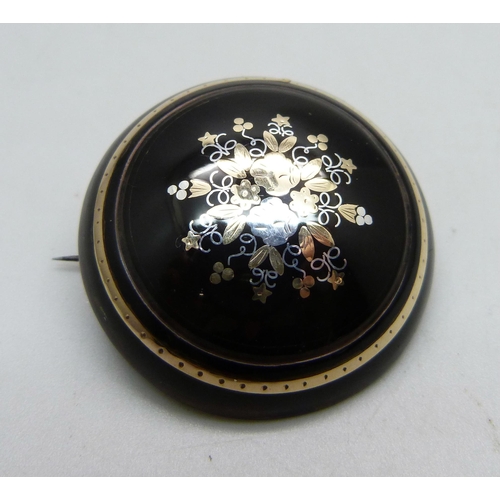 1039 - A tortoiseshell pique brooch, 35mm