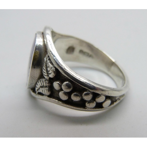 1041 - A hallmarked silver and Blue John ring, Sheffield 1977, Z