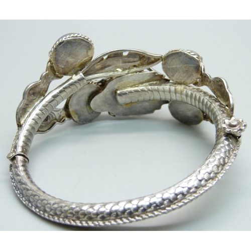 1049 - A white metal, lapis lazuli bangle with dragon detail