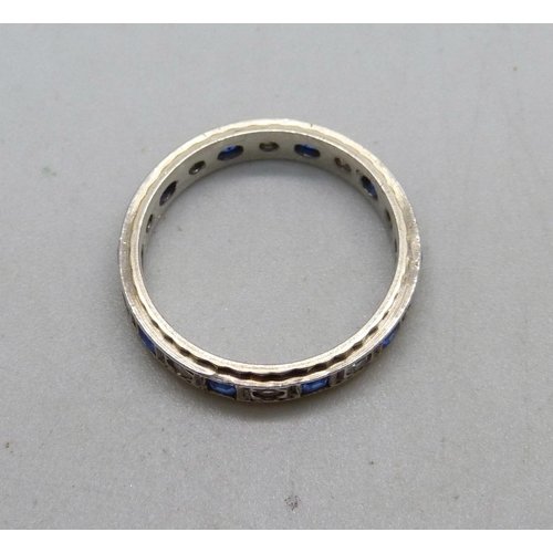 1051 - A 9ct gold and silver eternity ring, L