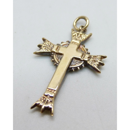 1053 - A 9ct gold cross pendant, 0.9g