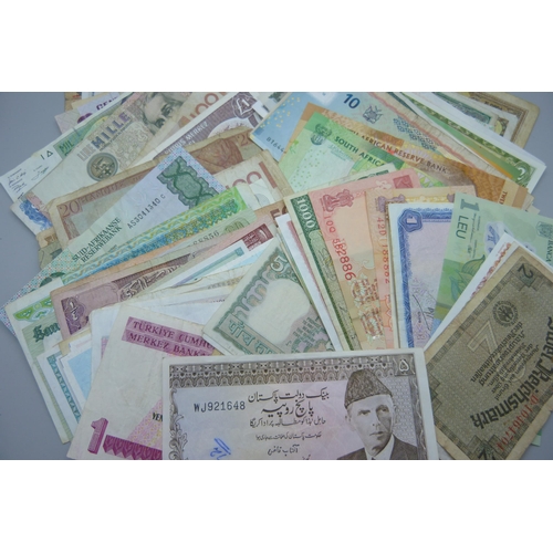 1088 - 100 foreign bank notes