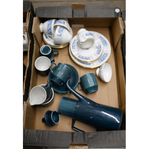 1136 - Three boxes of china, Portmeirion, Royal Worcester, J.G. Meakin studio, etc. **PLEASE NOTE THIS LOT ... 