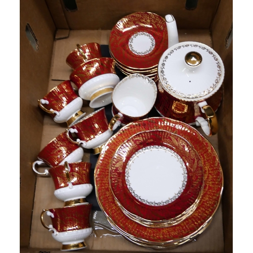 1149 - A Sovereign Elizabethan Titan ware tea and dinner service and a collection of tea cups and saucers *... 