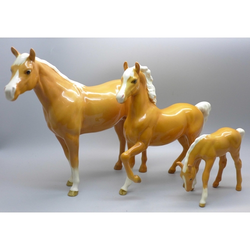 603 - Three Beswick Palomino horses, one ear on middle sized horse restored
