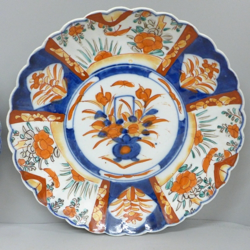 621 - Two Japanese Imari chargers, 31cm