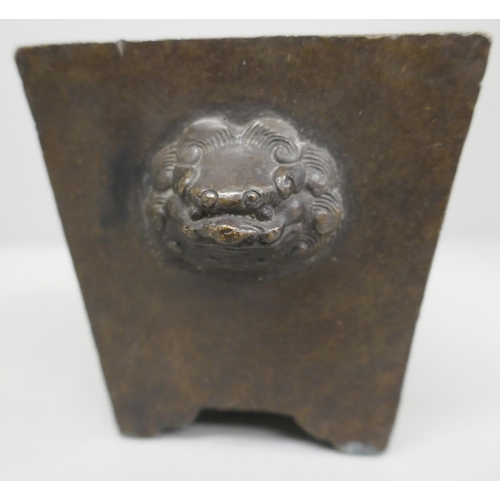 638 - An 18th/19th Century Chinese bronze censer, 11cm wide