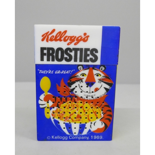 640 - A late 1970s Kellogg's novelty Frosties/Ricicles portable radio