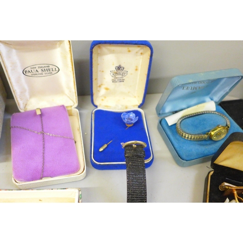 686 - A box of vintage costume jewellery