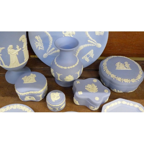 691 - A collection of Wedgwood Jasperware (12)