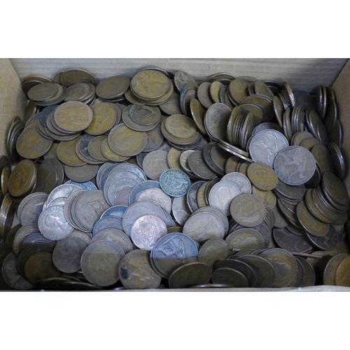 693 - A box of British 1d and ½d coins