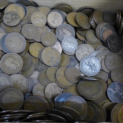 693 - A box of British 1d and ½d coins