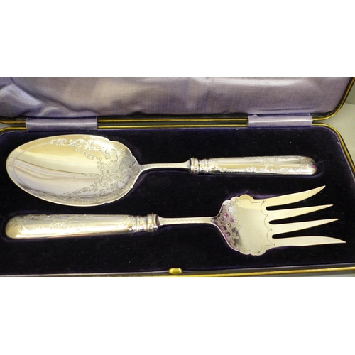 695 - A set of duck cutlery rests, large decorated spoons, boxed and a serving fork and spoon, boxed