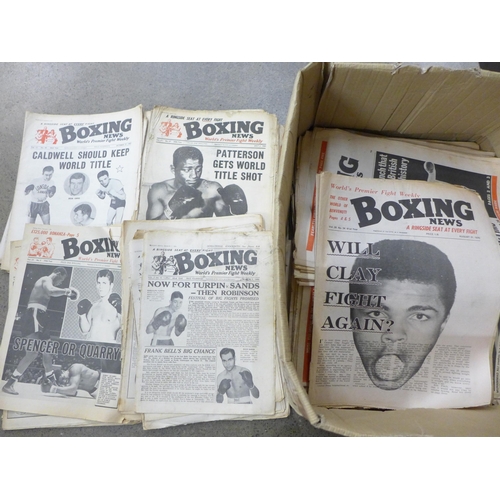 735 - A collection of 1950s/60s Boxing newspapers