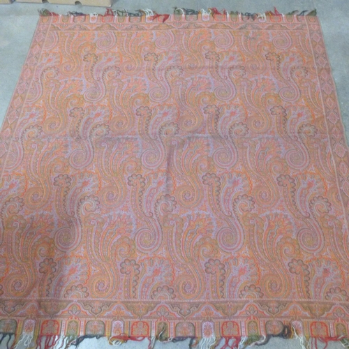 776 - An early 20th Century Paisley shawl