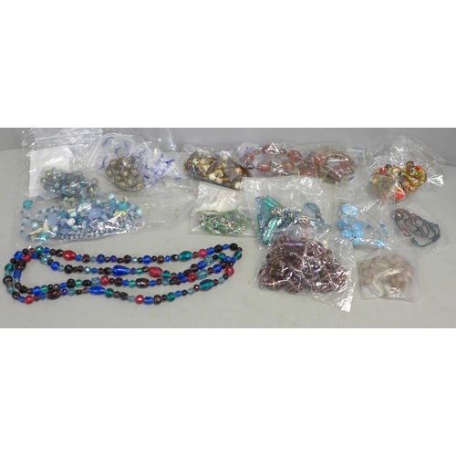 778 - A quantity of vintage glass necklaces