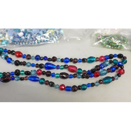 778 - A quantity of vintage glass necklaces