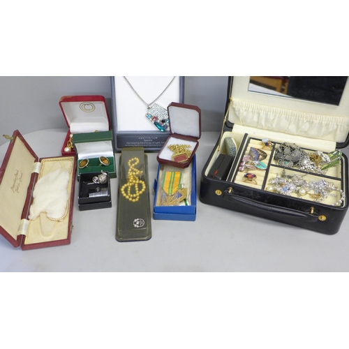 780 - A jewellery box with a quantity of costume jewellery, darts pendant, bracelet, brooches, etc.