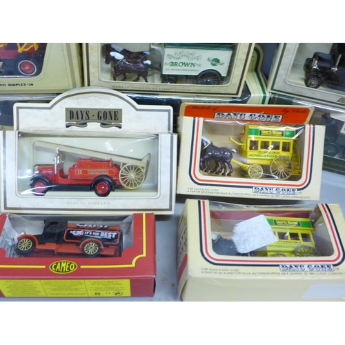 799 - Seventeen Lledo and Models of Yesteryear model vehicles, boxed