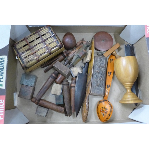 801 - A box of wooden/treen items