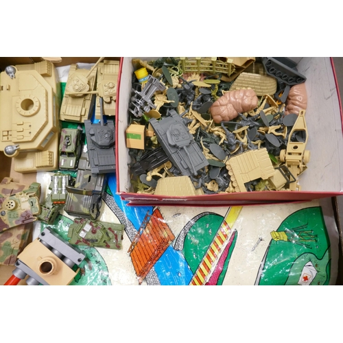 807 - A Meccano set and military toys including model soldiers **PLEASE NOTE THIS LOT IS NOT ELIGIBLE FOR ... 