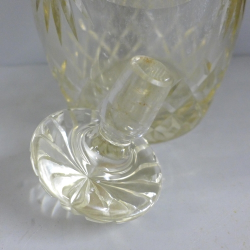 818 - A Georgian three ring glass decanter