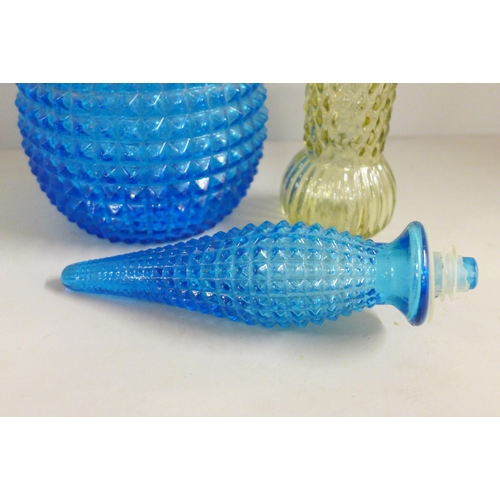 820 - Two pieces of Empoli glass; blue bottle vase and small clear glass vase