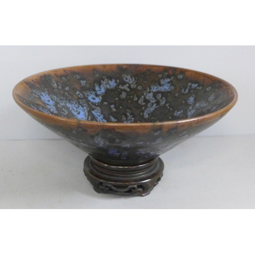 826 - A Chinese Cizhou Ware bowl with wooden base, 16cm diameter