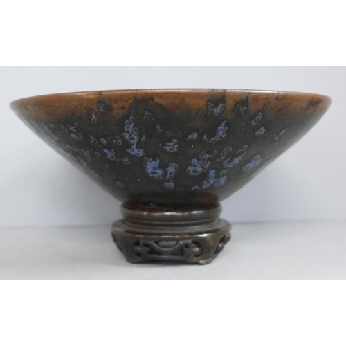 826 - A Chinese Cizhou Ware bowl with wooden base, 16cm diameter