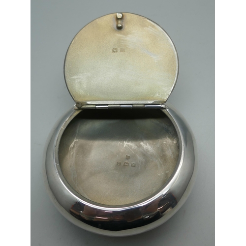 878 - A silver tobacco box, Birmingham 1921, 71g