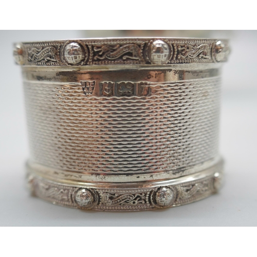 881 - A silver mug, Birmingham 1970, 226g, and a boxed silver napkin ring with dragon detail, 39g