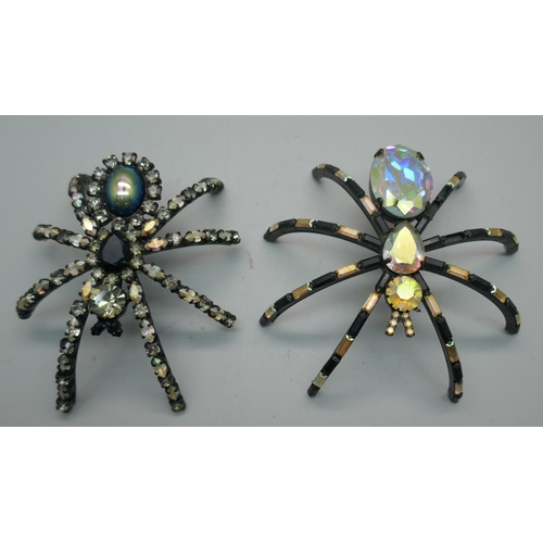 911 - A large Butler & Wilson jewel detail spider, six detailed spiders of various sizes all Butler & Wils... 