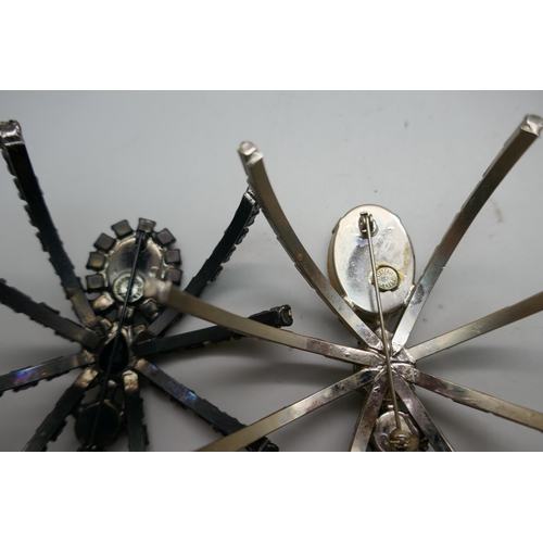 911 - A large Butler & Wilson jewel detail spider, six detailed spiders of various sizes all Butler & Wils... 