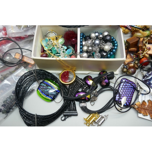 919 - Costume jewellery, glass pendants, bracelets, beads, etc.