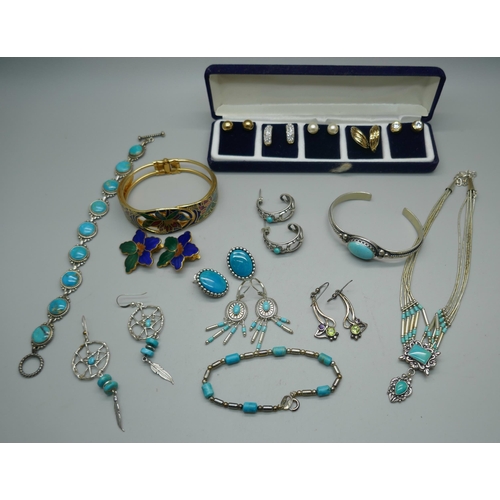 923 - A selection of silver and turquoise jewellery including a bracelet, earrings, a pair of silver and g... 