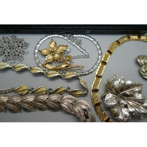 936 - A collection of costume jewellery, Exquisite leaf brooch, Ciro, Hollywood, etc.