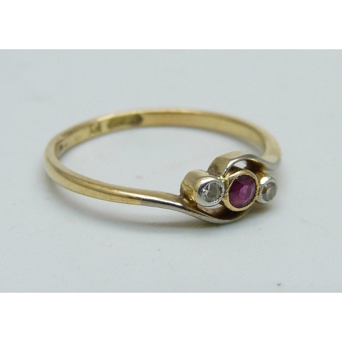 945 - An 18ct gold, ruby and diamond three stone ring, 1.5g, K/L