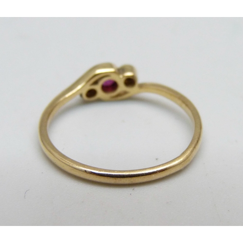 945 - An 18ct gold, ruby and diamond three stone ring, 1.5g, K/L