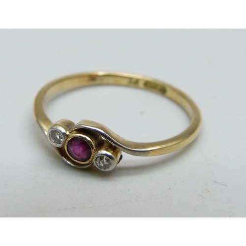 945 - An 18ct gold, ruby and diamond three stone ring, 1.5g, K/L