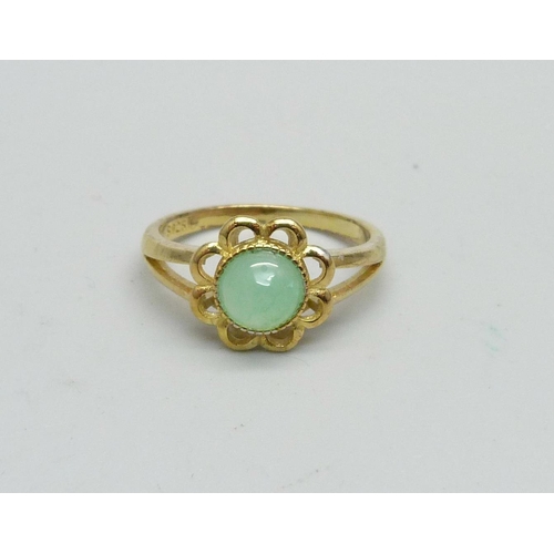 950 - A silver gilt, chrysoprase ring, M/N, with certificate