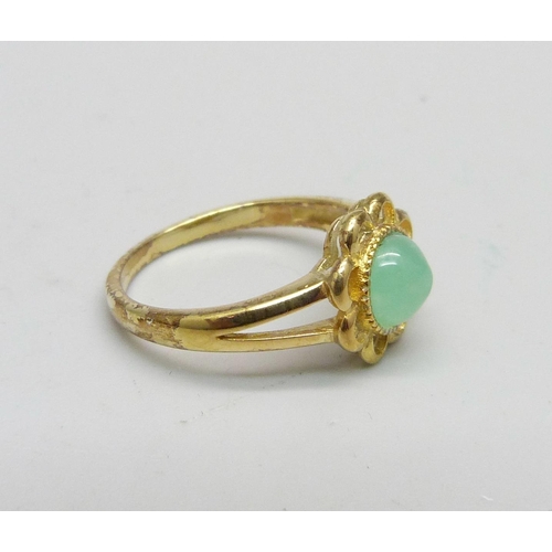 950 - A silver gilt, chrysoprase ring, M/N, with certificate